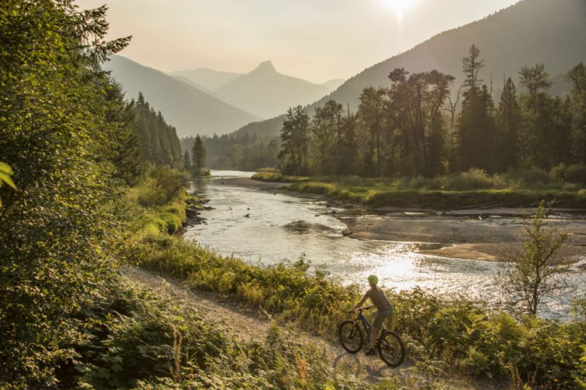 Slocan Valley Rail Trail along the slocan river