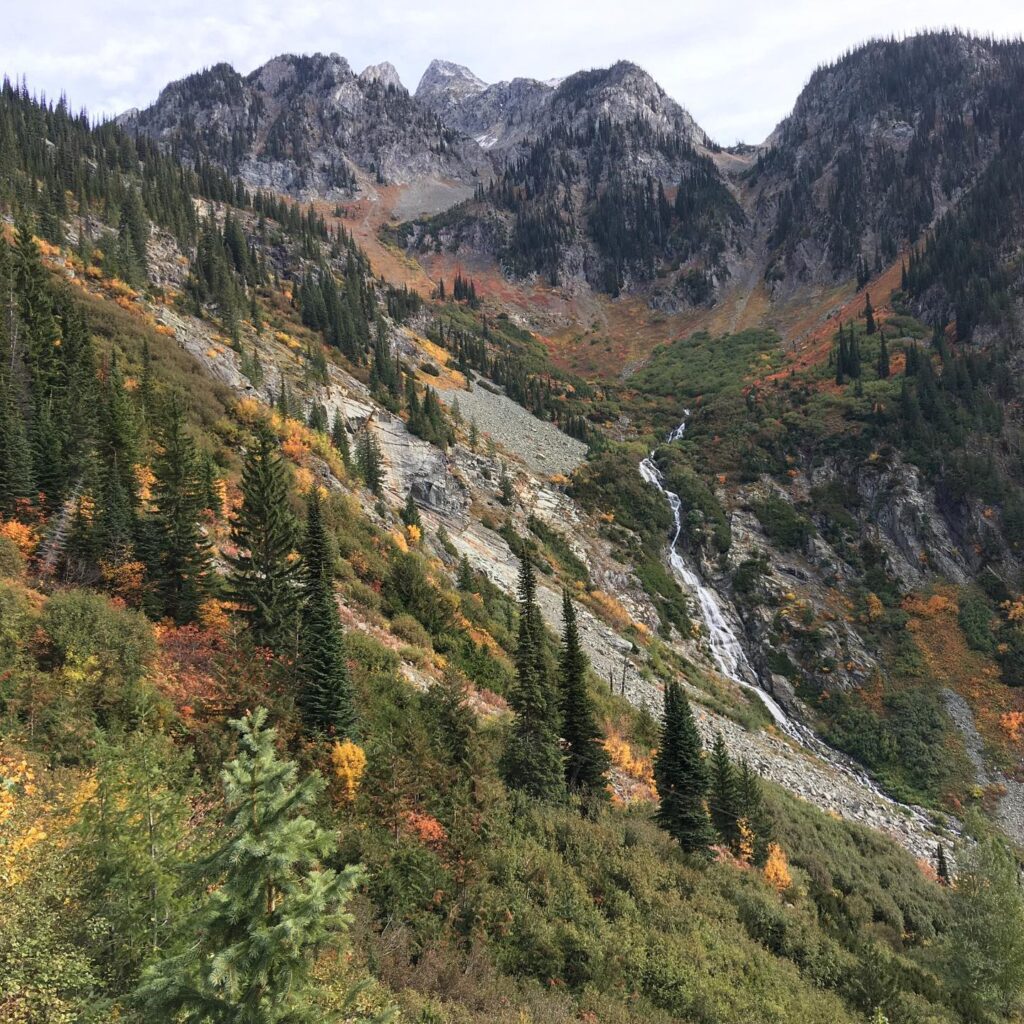 Hike to Lyle Lakes in Autumn