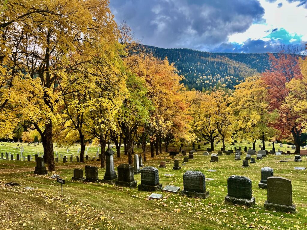 Nelson cemetery in the fall