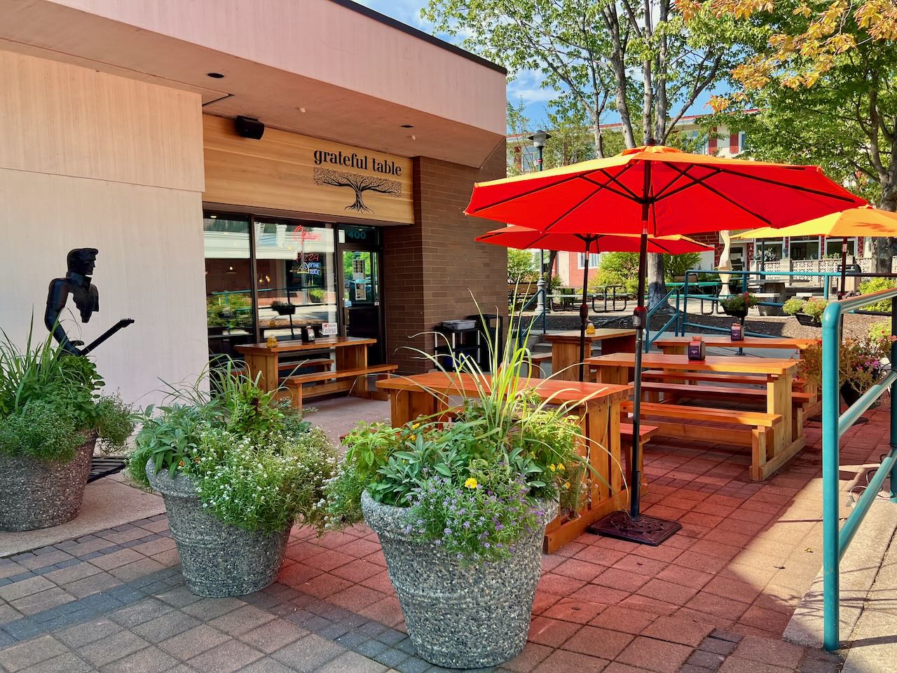 grateful table patio downtown castlegar